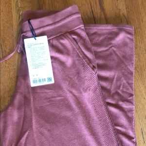 Women’s Lululemon In the Comfort Zone Pant size 6